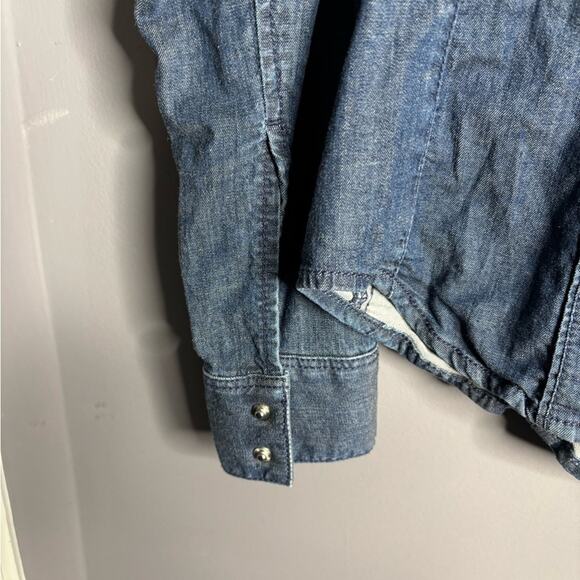 White House Black Market Dark Wash Denim Top With Snap Front and Pockets Size 2 - Picture 3 of 7